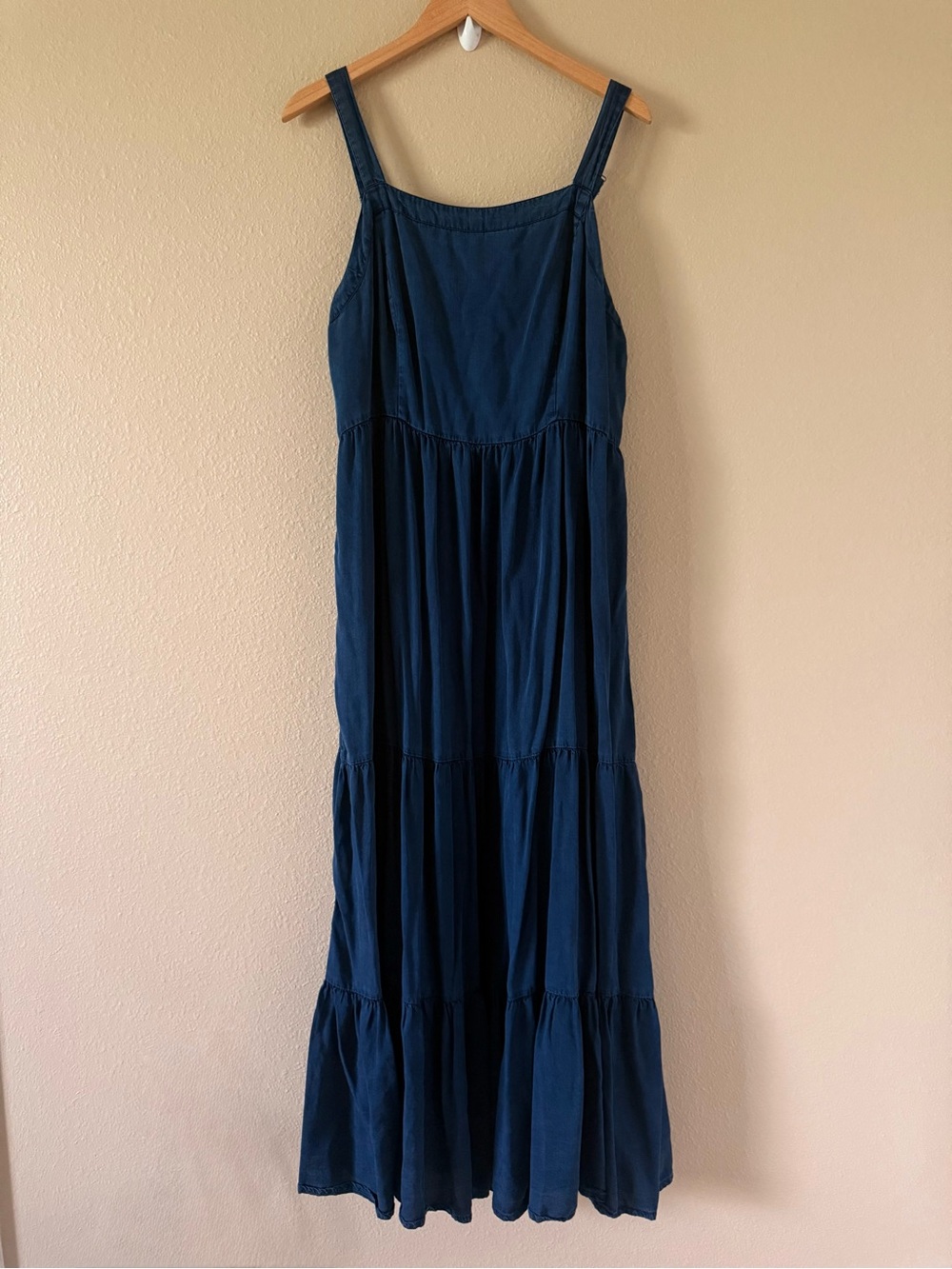 Old Navy Navy Tiered Maxi Dress - Sleeveless Summer Style - Picture 2 of 6